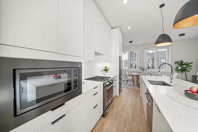 4202 W Belmont Avenue, Chicago, IL 60641