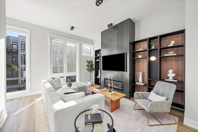 4202 W Belmont Avenue, Chicago, IL 60641