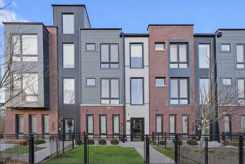 4202 W Belmont Avenue, Chicago, IL 60641