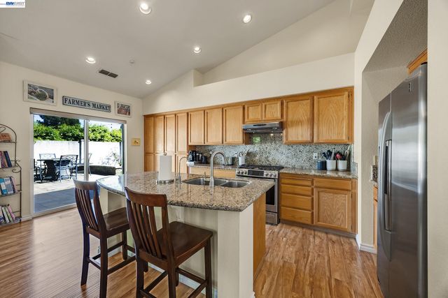 5873 Rainflower Dr, Livermore, CA 94551