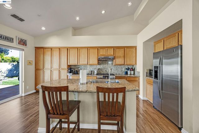 5873 Rainflower Dr, Livermore, CA 94551