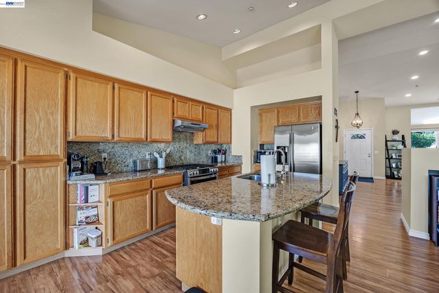 5873 Rainflower Dr, Livermore, CA 94551