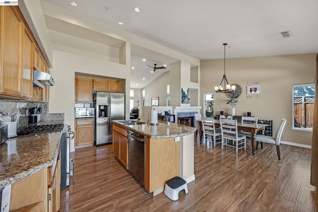 5873 Rainflower Dr, Livermore, CA 94551