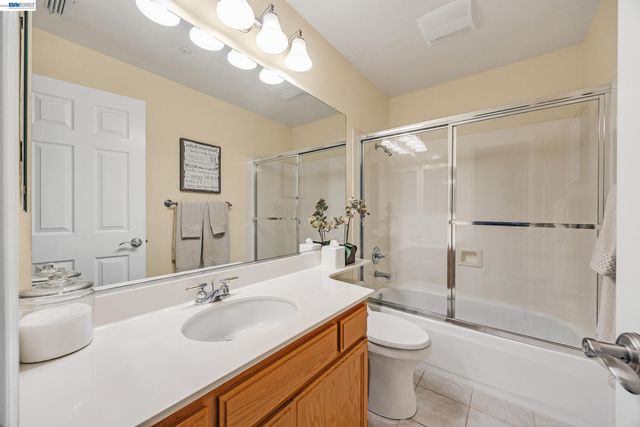 5873 Rainflower Dr, Livermore, CA 94551