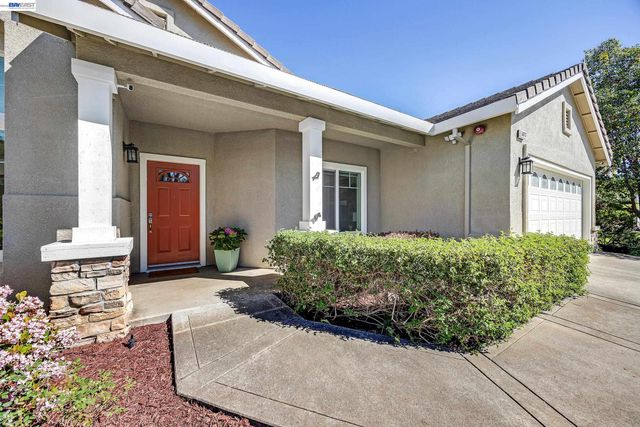 5873 Rainflower Dr, Livermore, CA 94551