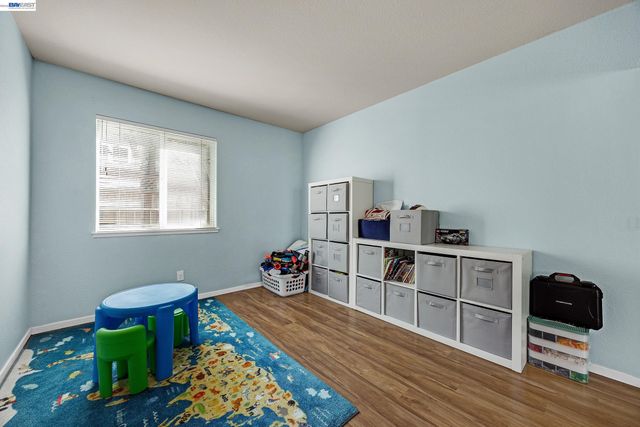 5873 Rainflower Dr, Livermore, CA 94551