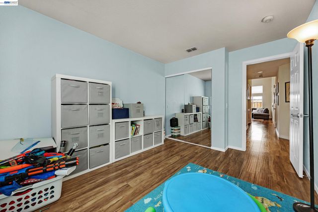 5873 Rainflower Dr, Livermore, CA 94551