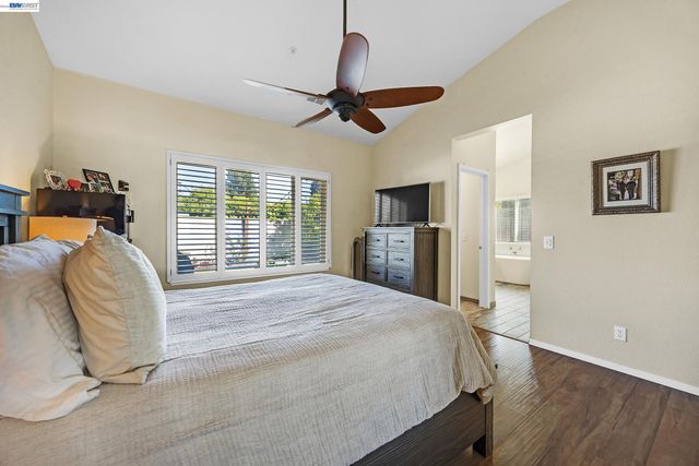 5873 Rainflower Dr, Livermore, CA 94551