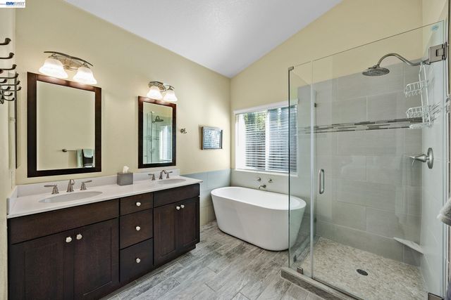 5873 Rainflower Dr, Livermore, CA 94551