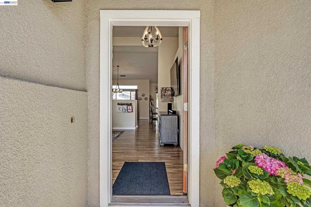 5873 Rainflower Dr, Livermore, CA 94551