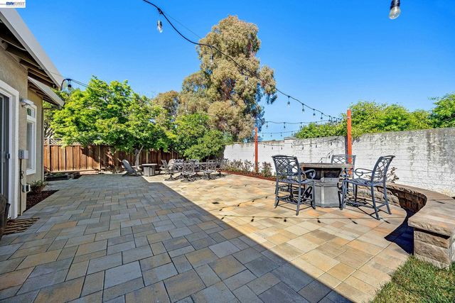 5873 Rainflower Dr, Livermore, CA 94551