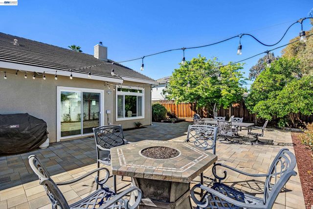 5873 Rainflower Dr, Livermore, CA 94551