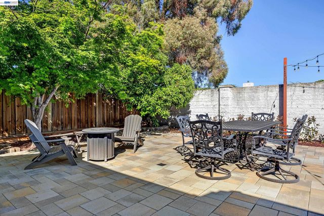 5873 Rainflower Dr, Livermore, CA 94551