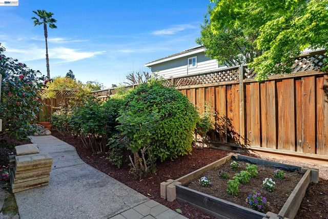 5873 Rainflower Dr, Livermore, CA 94551