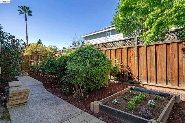 5873 Rainflower Dr, Livermore, CA 94551