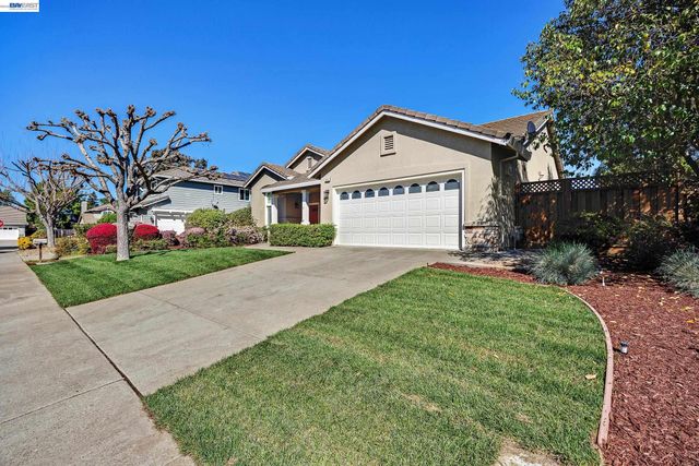 5873 Rainflower Dr, Livermore, CA 94551
