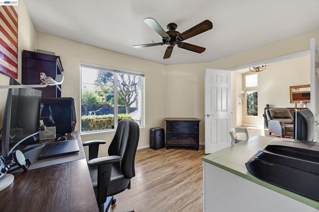 5873 Rainflower Dr, Livermore, CA 94551