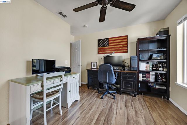 5873 Rainflower Dr, Livermore, CA 94551