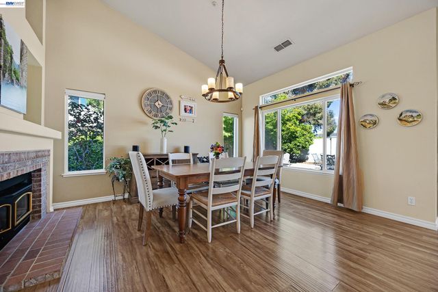 5873 Rainflower Dr, Livermore, CA 94551