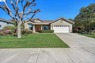 5873 Rainflower Dr, Livermore, CA 94551