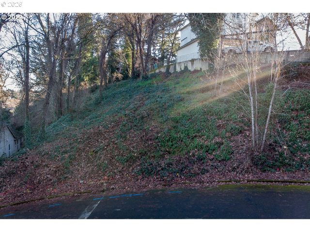 1686 Se MCBROD Ave, Milwaukie, OR 97222