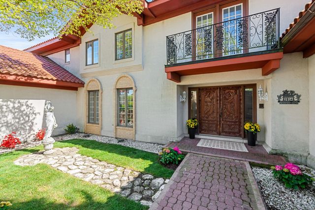 2014 Midwest Club Parkway, Oak Brook, IL 60523