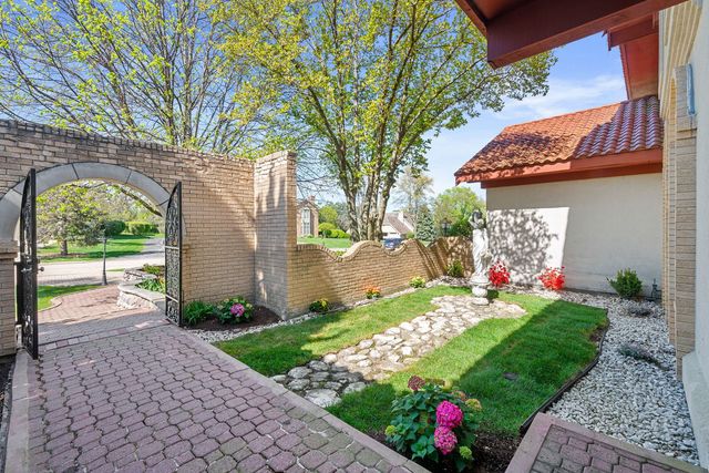 2014 Midwest Club Parkway, Oak Brook, IL 60523