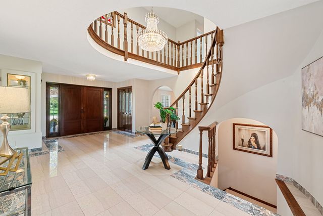 2014 Midwest Club Parkway, Oak Brook, IL 60523