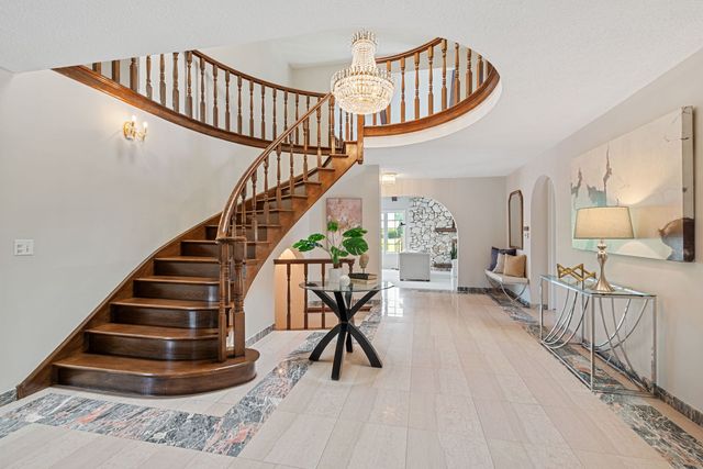 2014 Midwest Club Parkway, Oak Brook, IL 60523