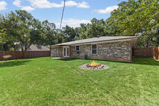1702 Saddle Road, Granbury, TX 76049