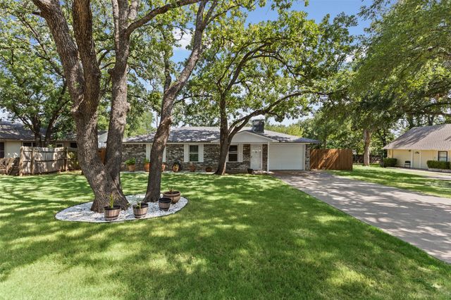 1702 Saddle Road, Granbury, TX 76049