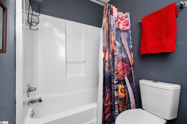 27 Ridge Road, Greenville, SC 29617