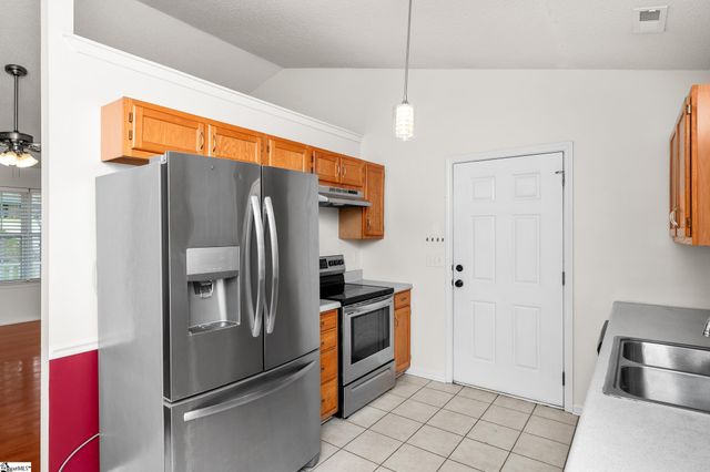 27 Ridge Road, Greenville, SC 29617