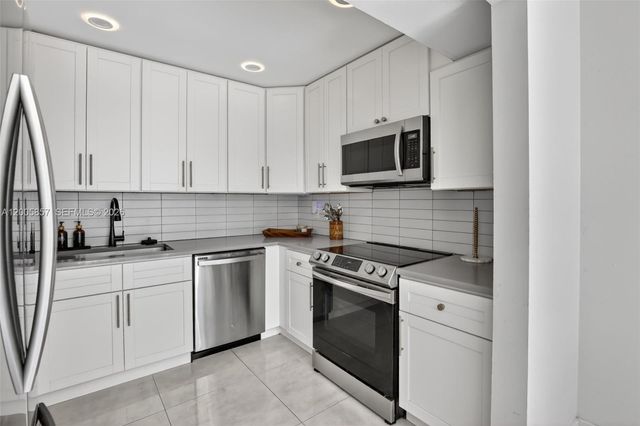 2360 Bayberry Dr 2360, Pembroke Pines, FL 33024