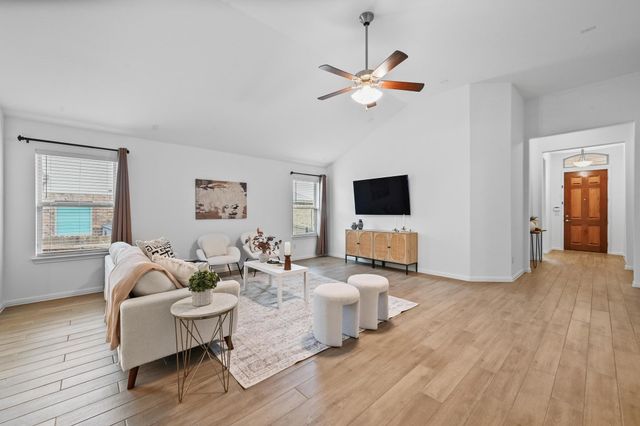 918 Valley View DR, Leander, TX 78641