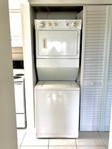 1876 Fairview Villas Drive 2, West Palm Beach, FL 33406