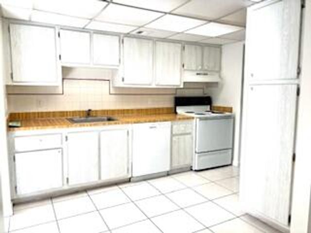 1876 Fairview Villas Drive 2, West Palm Beach, FL 33406