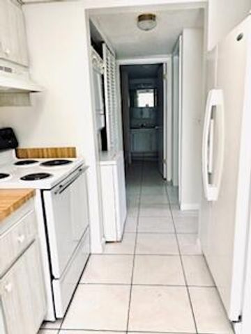 1876 Fairview Villas Drive 2, West Palm Beach, FL 33406