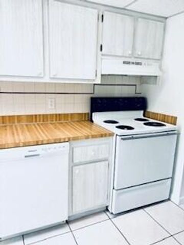1876 Fairview Villas Drive 2, West Palm Beach, FL 33406
