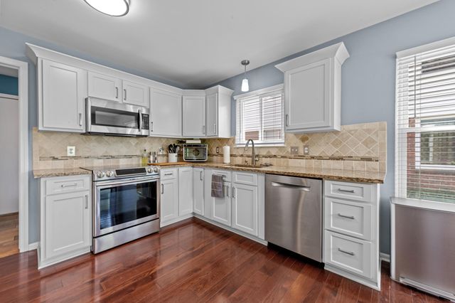 39020 Florence Avenue, Westland, MI 48185