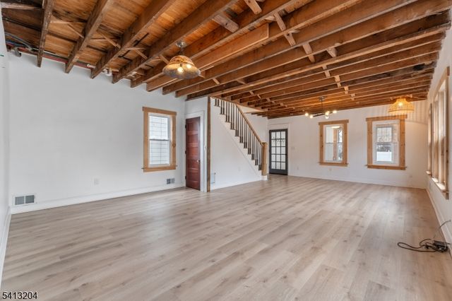 7 Pine St, Bloomfield Twp., NJ 07003