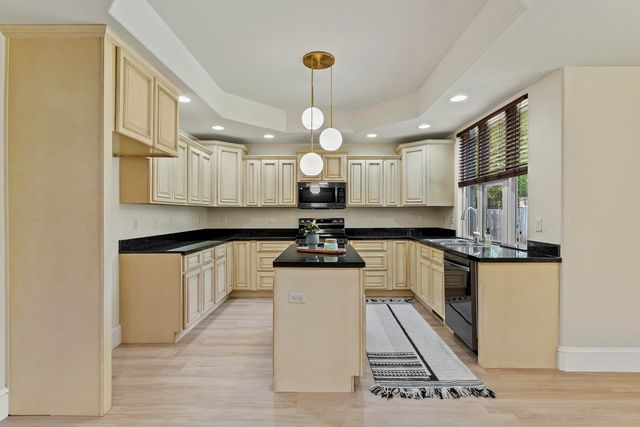4039 E Melody Lane, Springfield, MO 65809