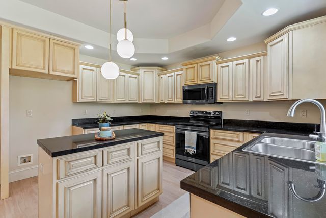 4039 E Melody Lane, Springfield, MO 65809