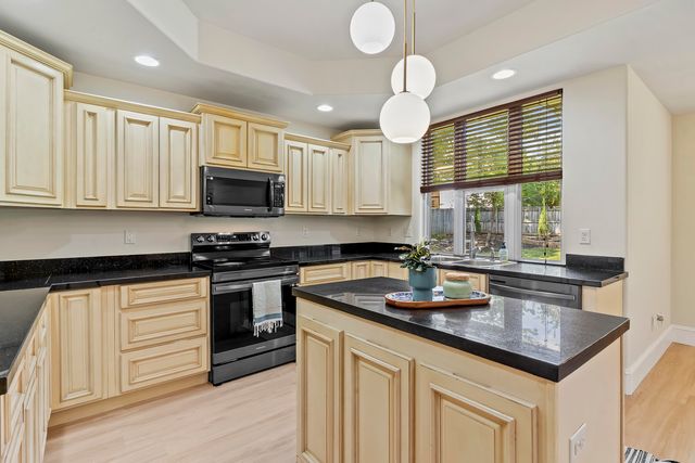 4039 E Melody Lane, Springfield, MO 65809