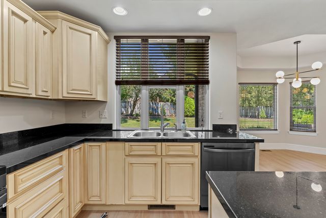 4039 E Melody Lane, Springfield, MO 65809
