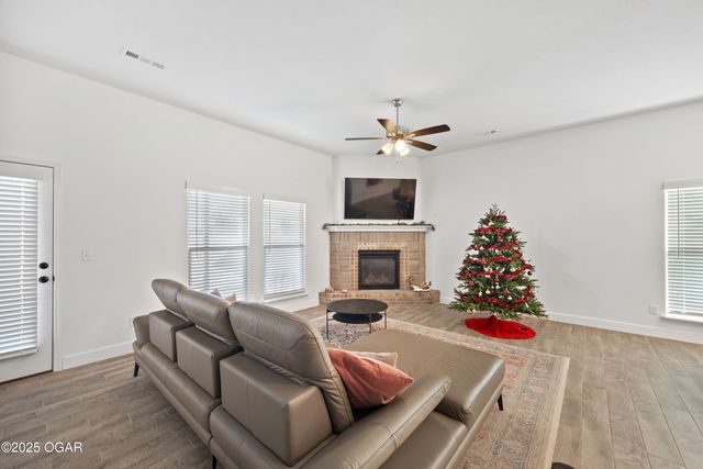 411 Sophia Jane Lane, Duenweg, MO 64841