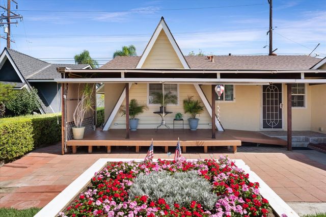 1917 W Flora St, Costa Mesa, CA 92704