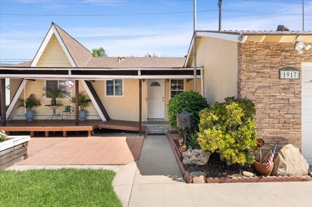 1917 W Flora St, Costa Mesa, CA 92704