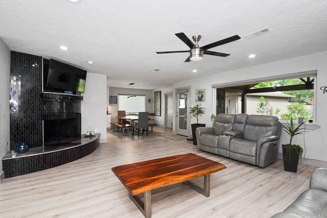 15807 Brookvilla Drive, Houston, TX 77059