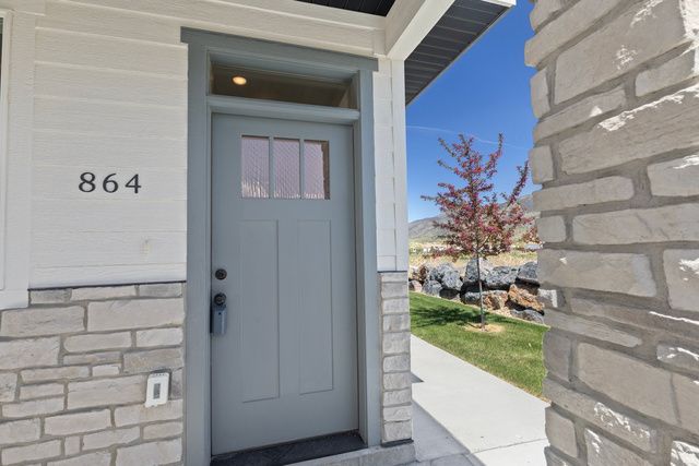 864 E 250 N, Hyrum, UT 84319